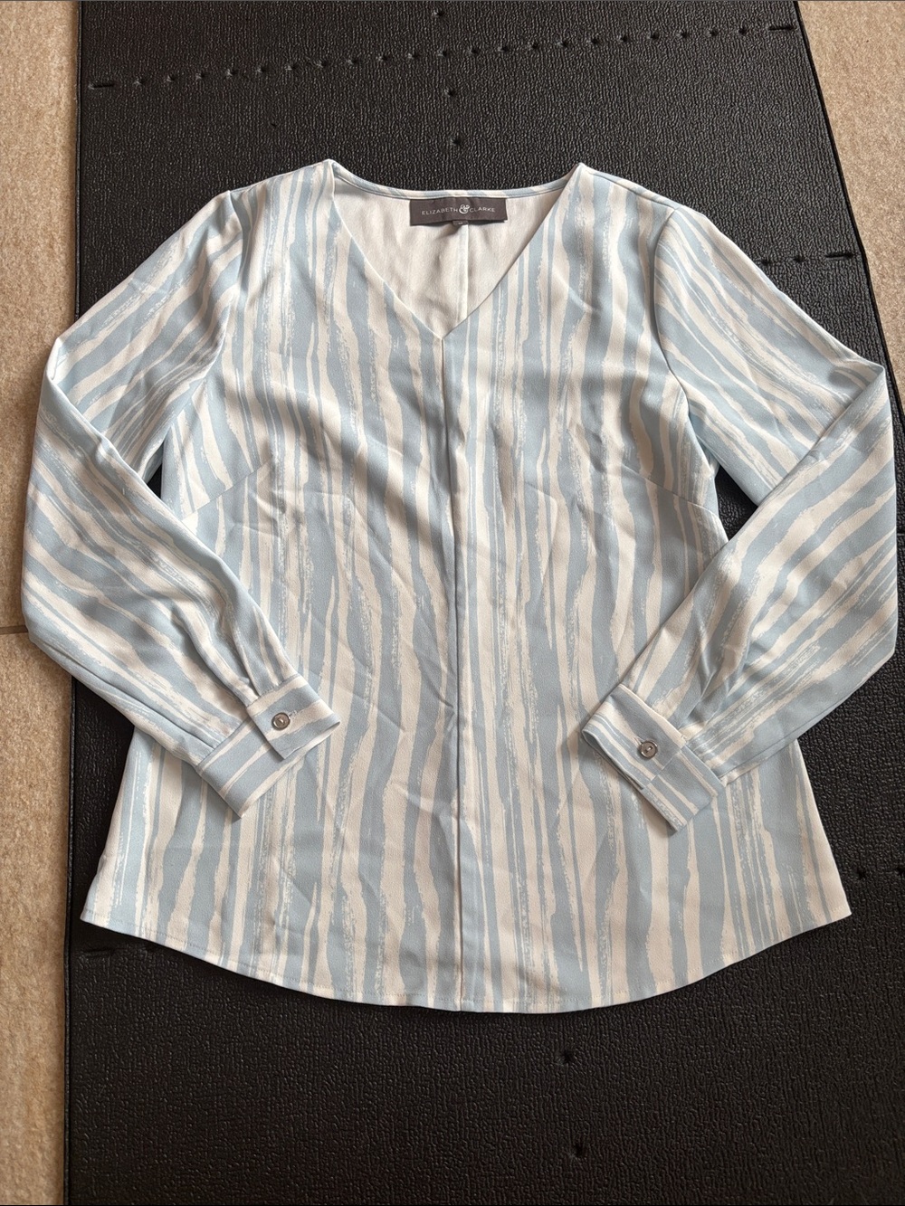 Elizabeth & Clarke Blue White Striped Vegan Silk V-Neck Blouse Size 0